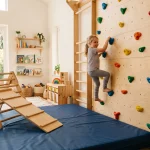 Strutture di arrampicata in legno per bambini parete indoor e triangolo di Pikler